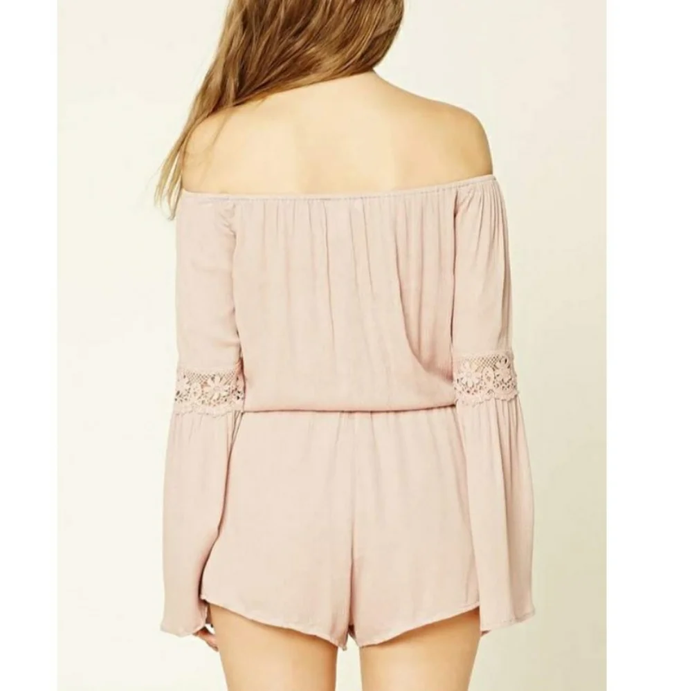 🌟NWT🌟 Forever 21 Crochet Panel Off-Shoulder Romper Long Sleeves Medium Blush - Picture 2 of 8
